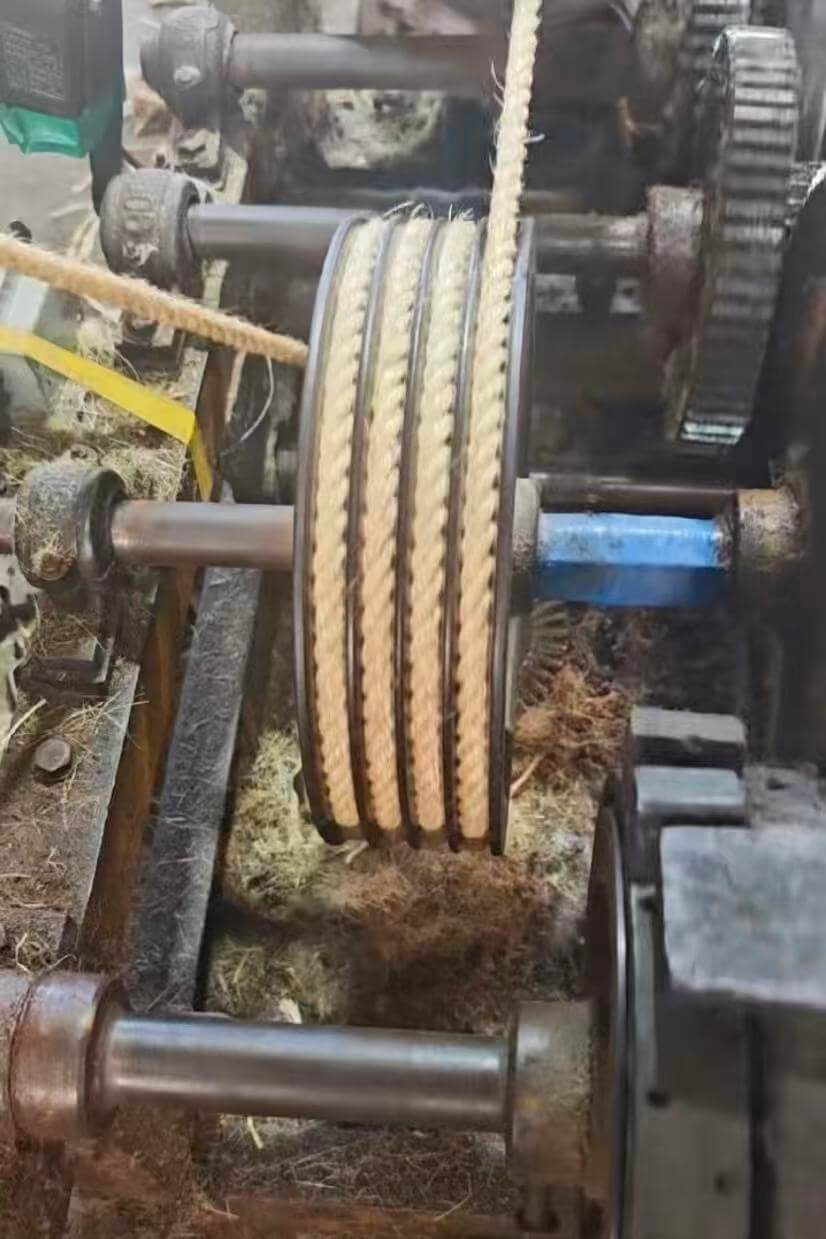 Rope and cable weaving workshop with large-format sisal cable